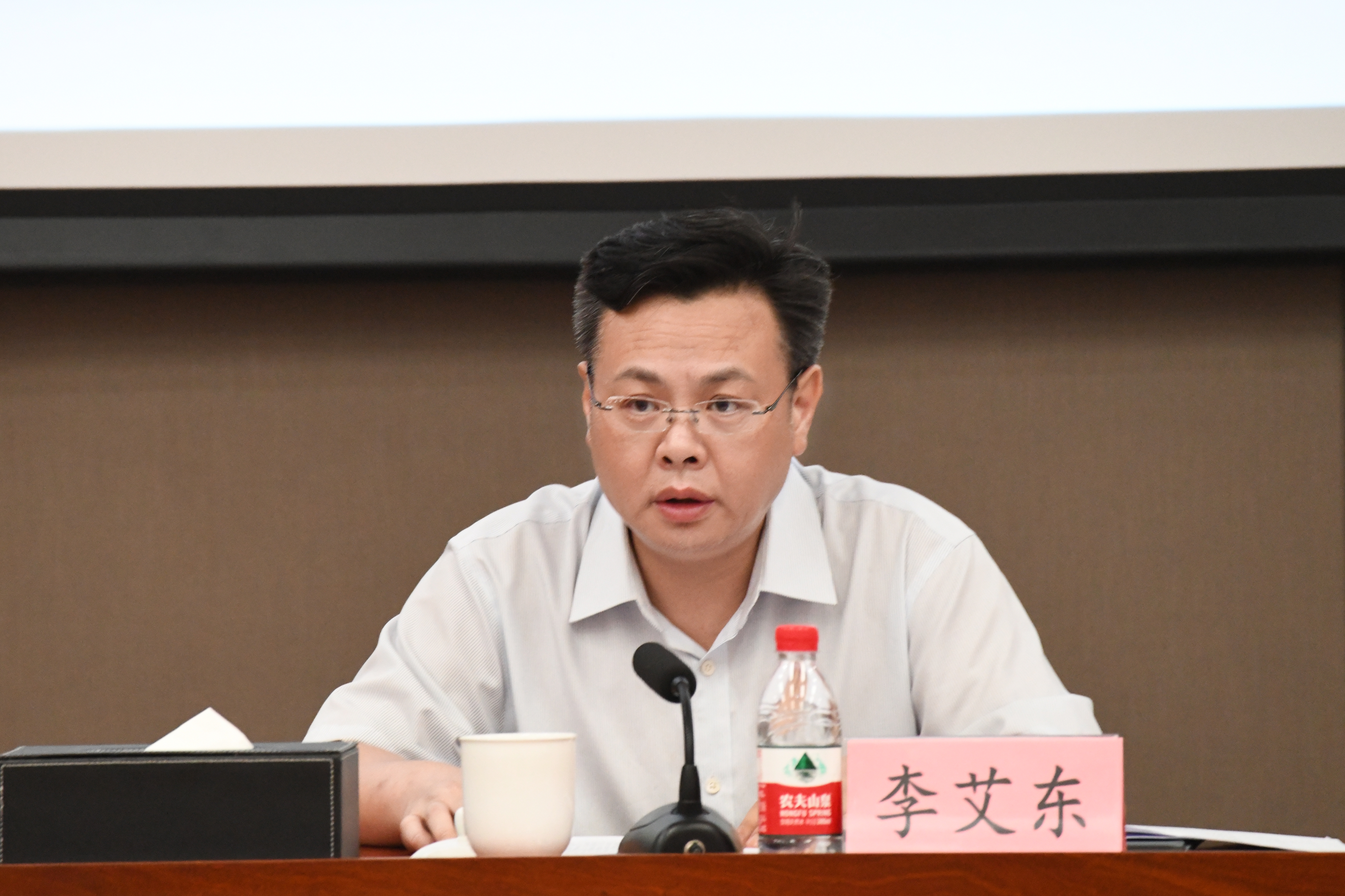 cea08ee2d00e4e4e03c4ddf4d4be173